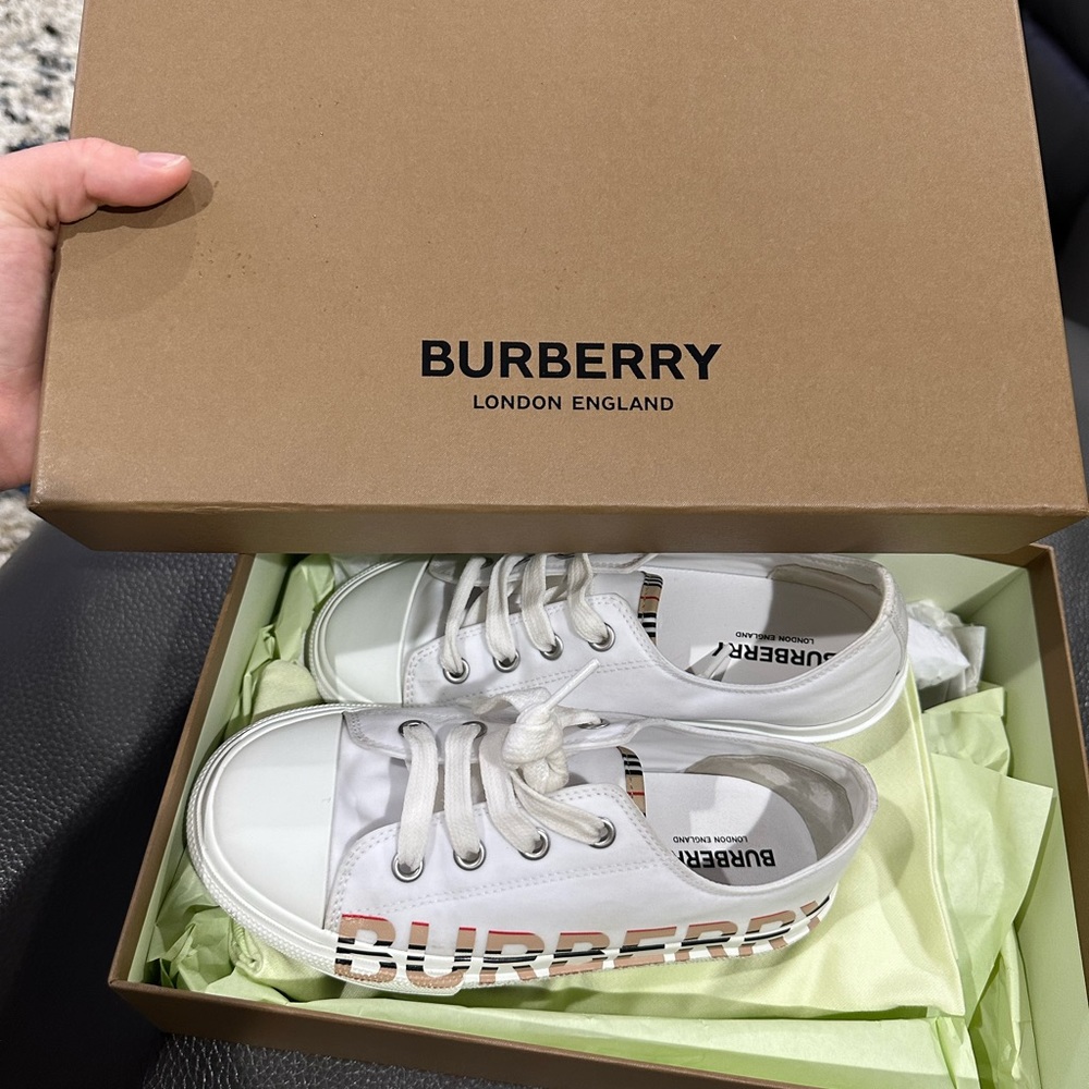 Burberry kids shoes